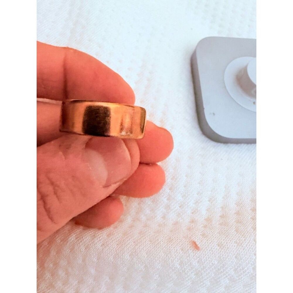 Oura Ring Gen 4 Size 6 Rose Gold + Charger | Pre-Owned - Picture 3 of 4